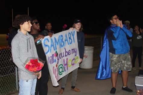 Heze hands out Homecoming proposal help
