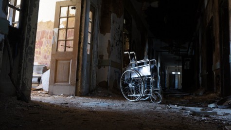 Students explore abandoned insane asylum looking for scares