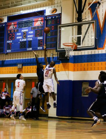 Boys basketball battles Bengals tonight at Blake