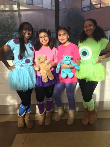 Homecoming heats up with decades theme in hallways