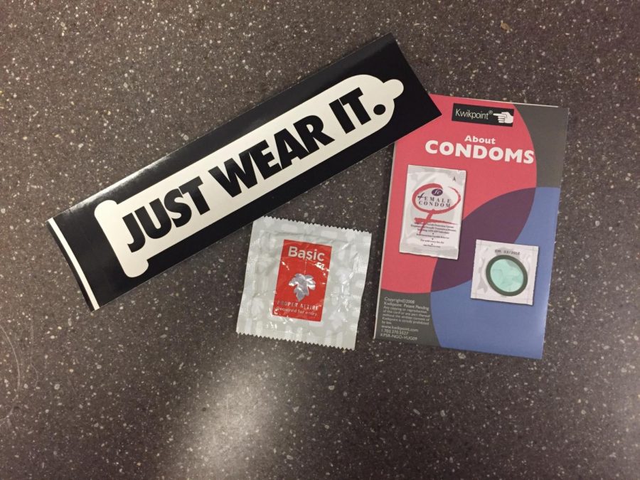 Los condones se están distribuyendo actualmente en el centro Watkins Mill Wellness.