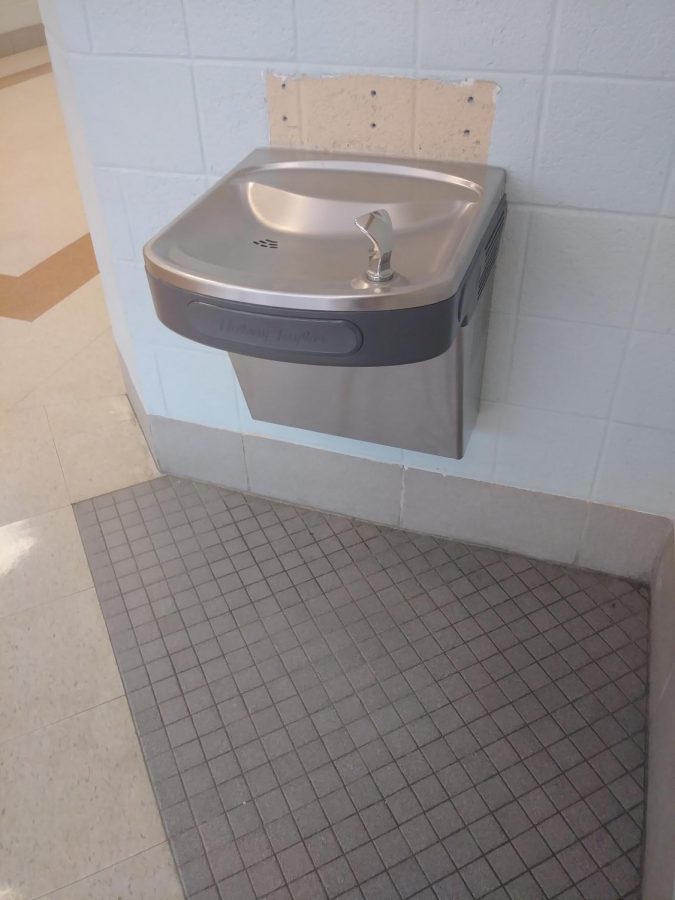 Las fuentes de agua actuales en Watkins Mill High School