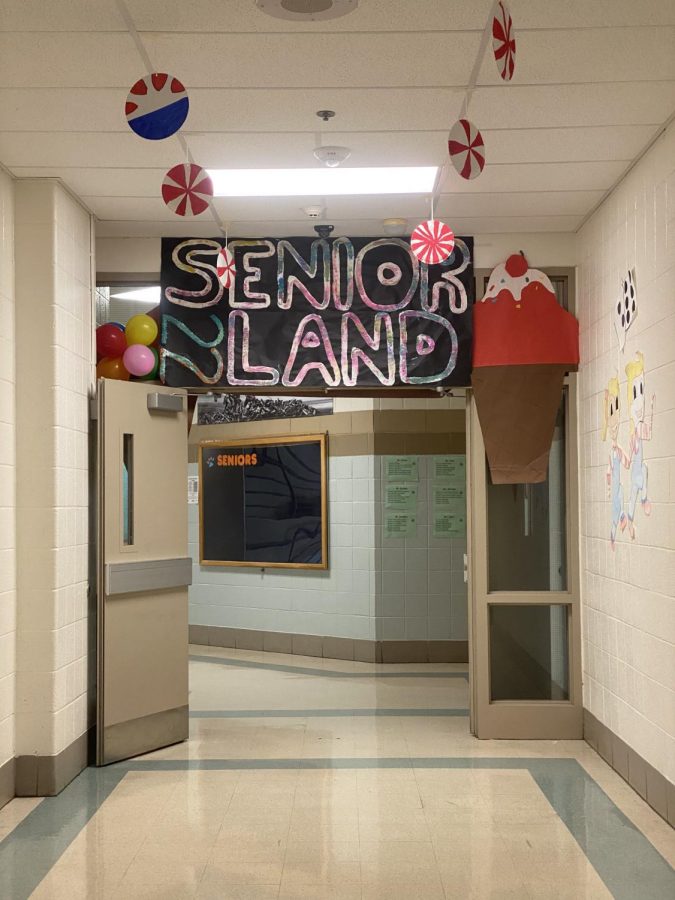 Seniors poster SeniorLand22 for their Candyland themed hallway.