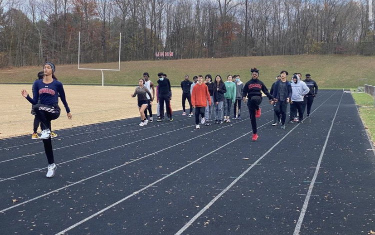 The+indoor+track+team+warms+up+before+practice+%28courtesy+of+%40wmrinessports%29