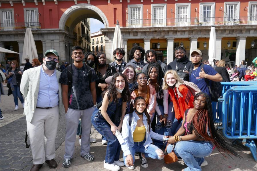 Students explore the stores of La Plaza Mayor in Madrid on their first day in Spain. 